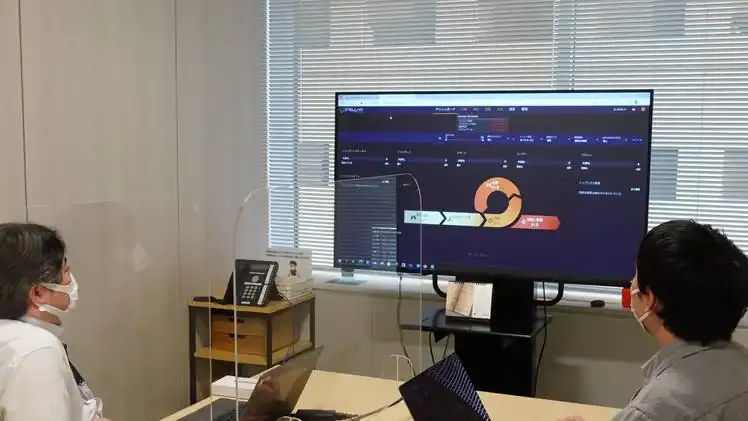 お客様にヒヤリングを行っている様子